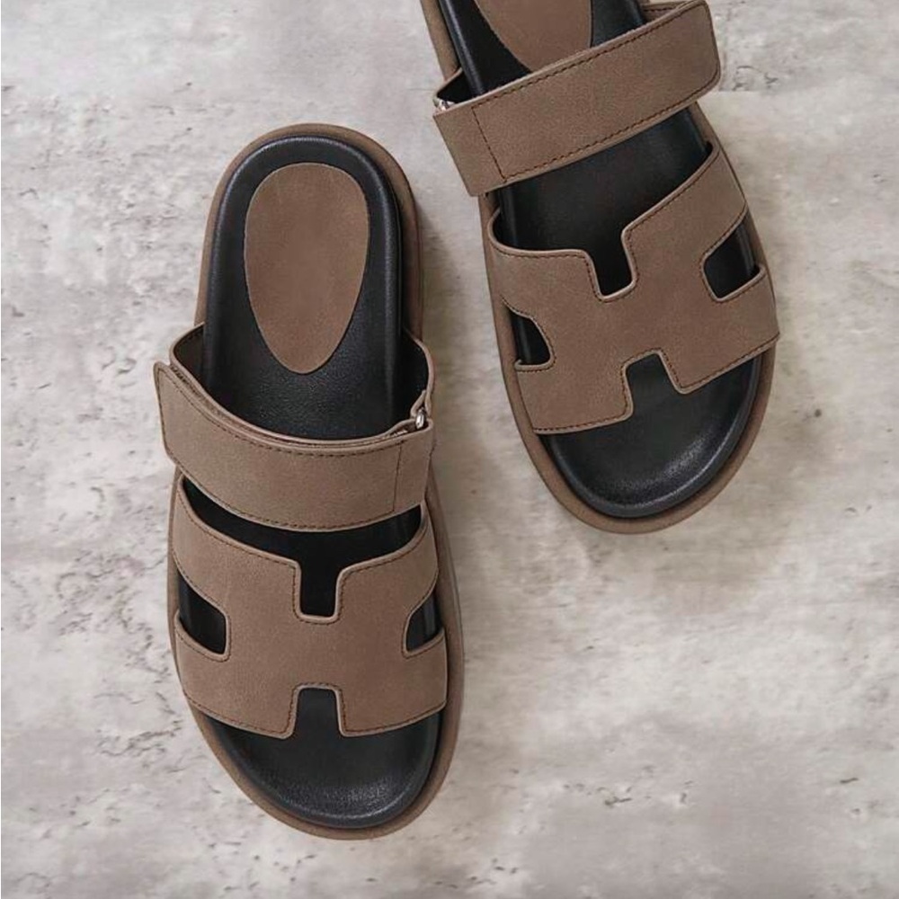 Brown Slide Platform Summer Sandals. NEW. NEVER WORN. SIZE 7.